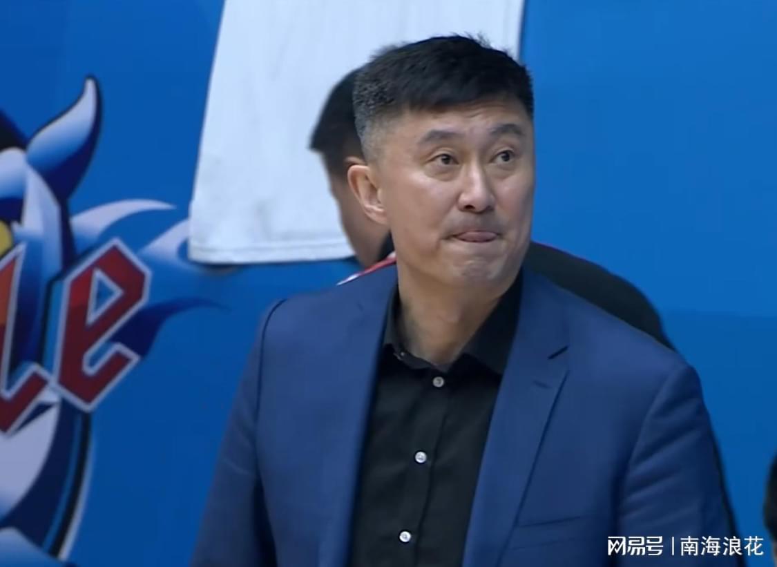 kaiyun官方-4场连续0分！为何国家队著名射手被杜锋用成废人？球迷一针见血